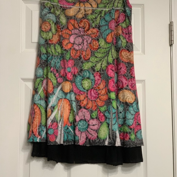 Beautiful bright floral midi skirt. - Picture 2 of 2